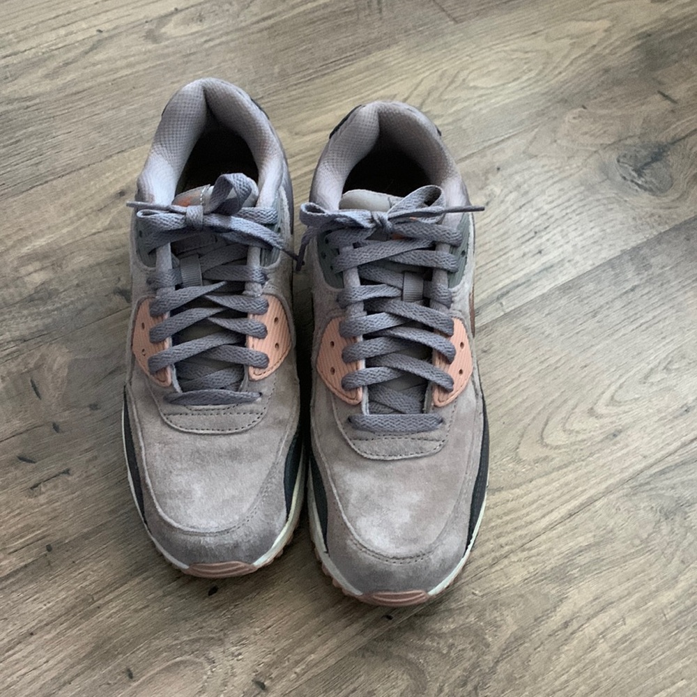 Brown/gold/taupe air max 90 shoes. Women's size 8.5